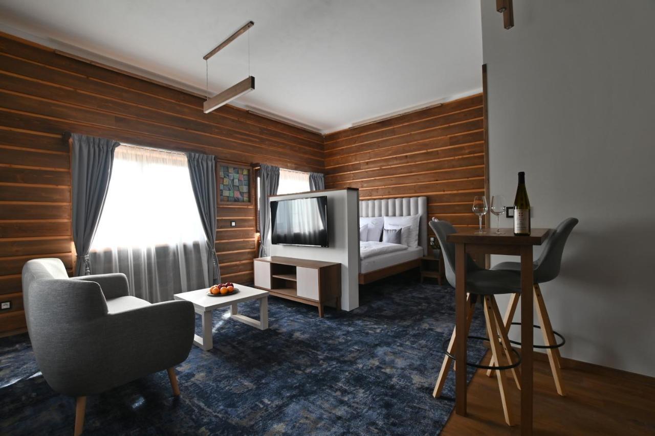 Apartmany Spessart Chomutov Bagian luar foto